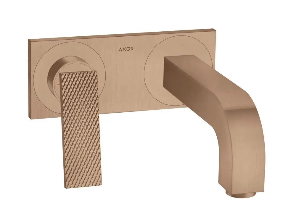 Unterputz-Waschtischmischer von AXOR mit einem Hebelgriff und einem Auslauf. Die Oberfläche zeigt ein Rautenschliff-Design in einer Rotgold-Finish.
